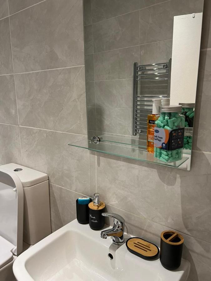 Lovely 2 Bed Flat In Soho! London Ngoại thất bức ảnh